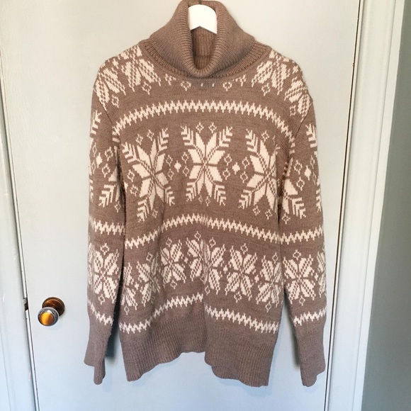 🛍3/$25 - Snowflake Sweater❄️